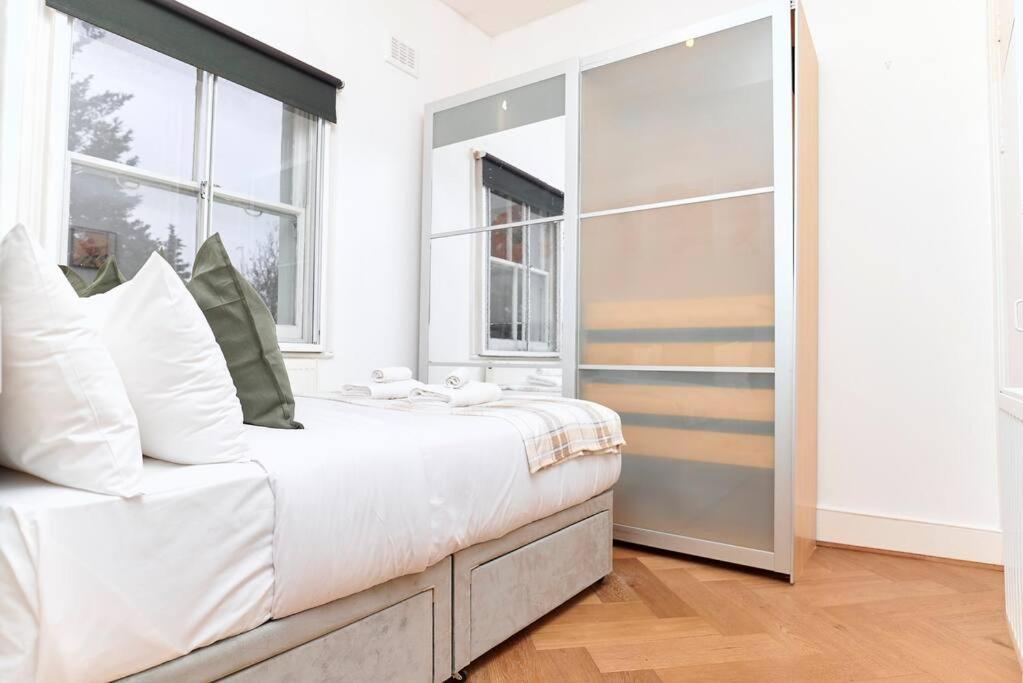 Chic 1-bed Flat With Terrace In Notting Hill W10 Londra